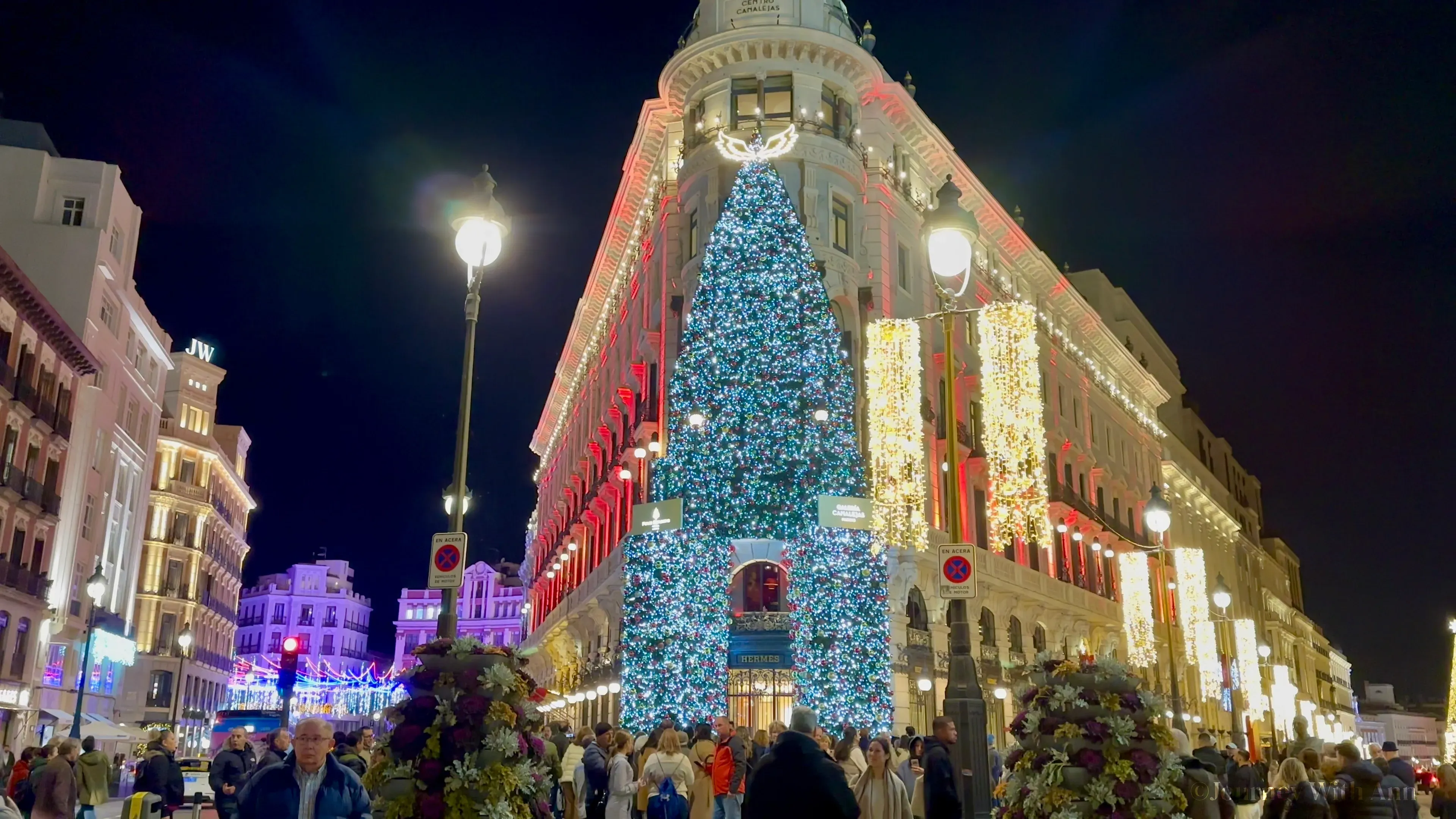Что делать в Мадриде на Рождество и Новый год: ярмарки, катки, парады и транспорт in Spain